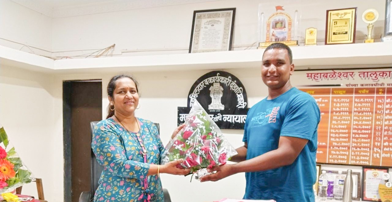 महाबळेश्वर तालुक्याचा पदभार स्वीकारल्या पासून आज पर्यंत सह्याद्रीच्या कानाकोपऱ्यामध्ये कार्यरत असणाऱ्या महसूलच्या रगीरागिनीचा महाबळेश्वर तालुक्याच्या वतीने सन्मान