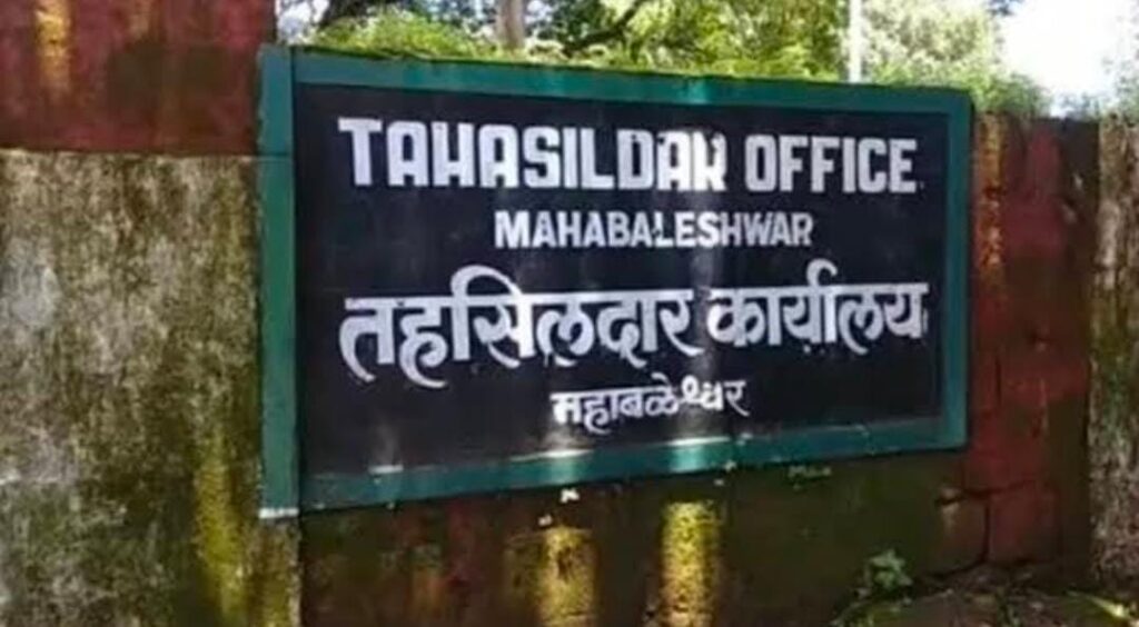 <em>लढा महाराष्ट्राच्या 15 डिसेंबर च्या बातमीचा दणका कानाडोळा केलेल्या महसूल यंत्रणेला जाग आंब्रळ गावा मध्ये सर्वे नंबर 35/2 मध्ये तहसीलदारांन कडून जे सी बी सील.</em>