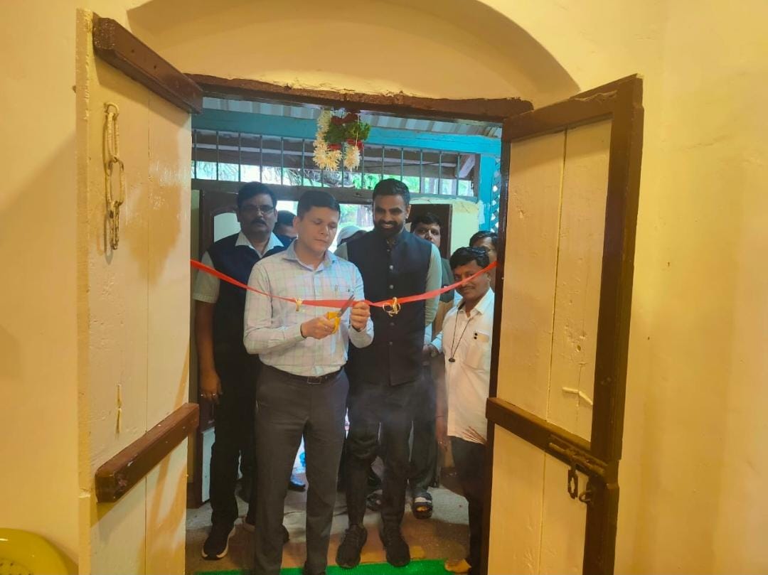 अनेक वर्षांपासून खंडर झालेल्या व नवनिर्वाचित सर्कल पारवे यांच्या प्रयत्नातून पुन्हा उभे राहिलेल्या पाचगणीतील तलाठी कार्यालयाचे नूतनीकरणाचे उद्घाटन मा.जिल्हाधिकारी जितेंद्र दुडी यांच्या उपस्थितीत विभागीय आयुक्त मा. सौरभ राव यांच्या शुभ हस्ते आज रोजी संपन्न.