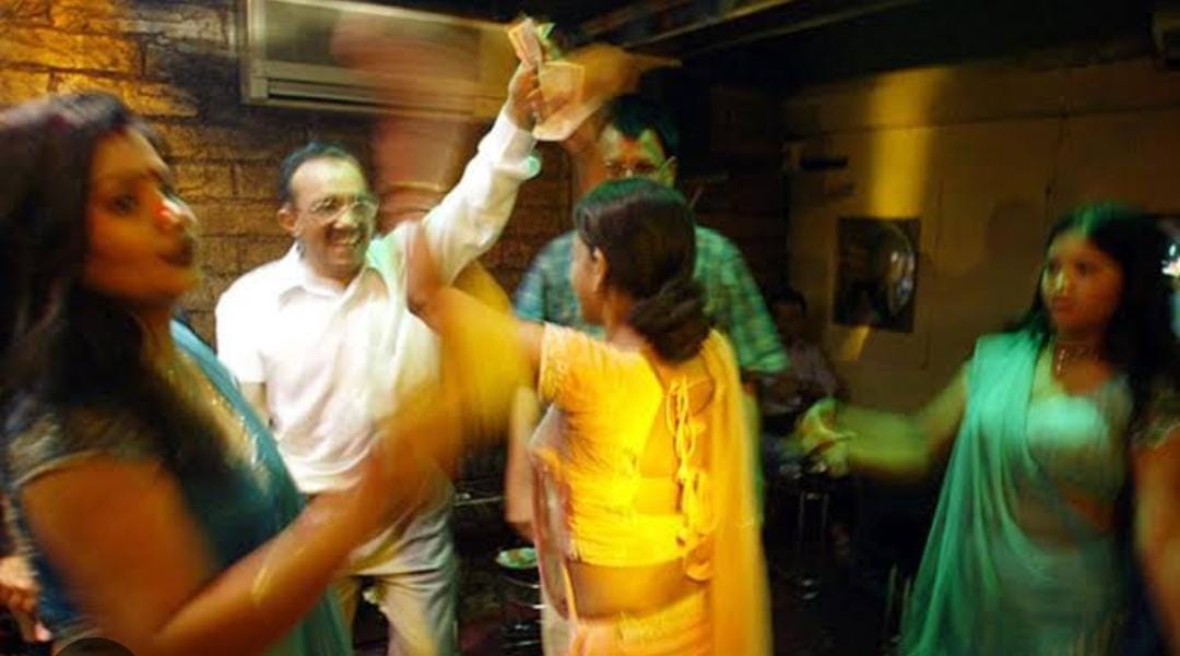 महाबळेश्वर तालुक्यामध्ये छम छम सुरू करणारा वाईतील पसरणी गावचा (उप)सरपंच विशाल सुरेश शिर्केच