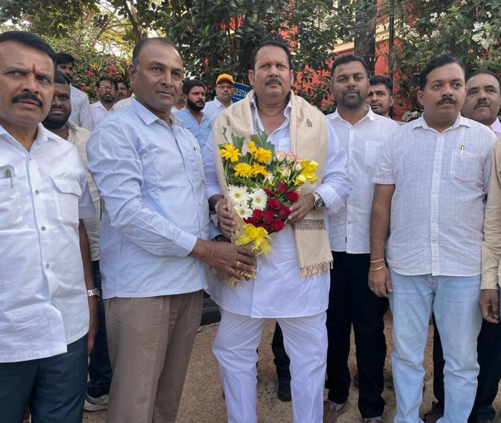 महाबळेश्वर तालुक्यात उदयनराजे सांगतील तेच धोरण आणि बांधतील तेच तोरण प्रसिद्ध स्टोबेरी व्यापारी संजय शेठ भिलारे यांचे प्रतिपादन
