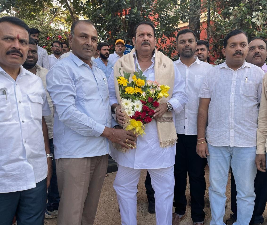 महाबळेश्वर तालुक्यात उदयनराजे सांगतील तेच धोरण आणि बांधतील तेच तोरण प्रसिद्ध स्टोबेरी व्यापारी संजय शेठ भिलारे यांचे प्रतिपादन