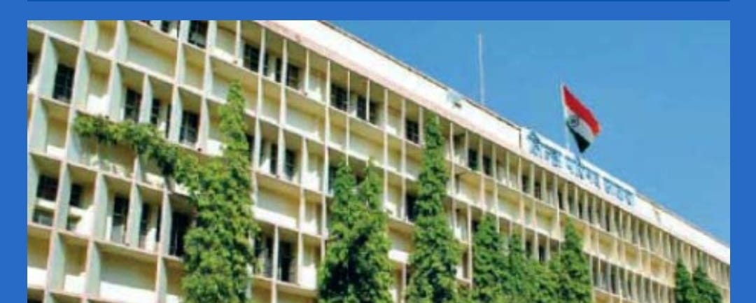 शासकीय रस्ता ही स्वतःची जहागिरी समजून फुटकळ बोगस एजंट च्या नादी लागून शासकीय रस्ता नष्ट करून अतिक्रमण व शासकीय मालमत्ता नुकसानी बाबत मा उपअभियंता बांधकाम विभाग यांच्याकडून गठाणी नामक इसमावर फौजदारी स्वरूपाचा गुन्हा दाखल करण्याचे पाचगणी पोलीस ठाण्यास पत्र