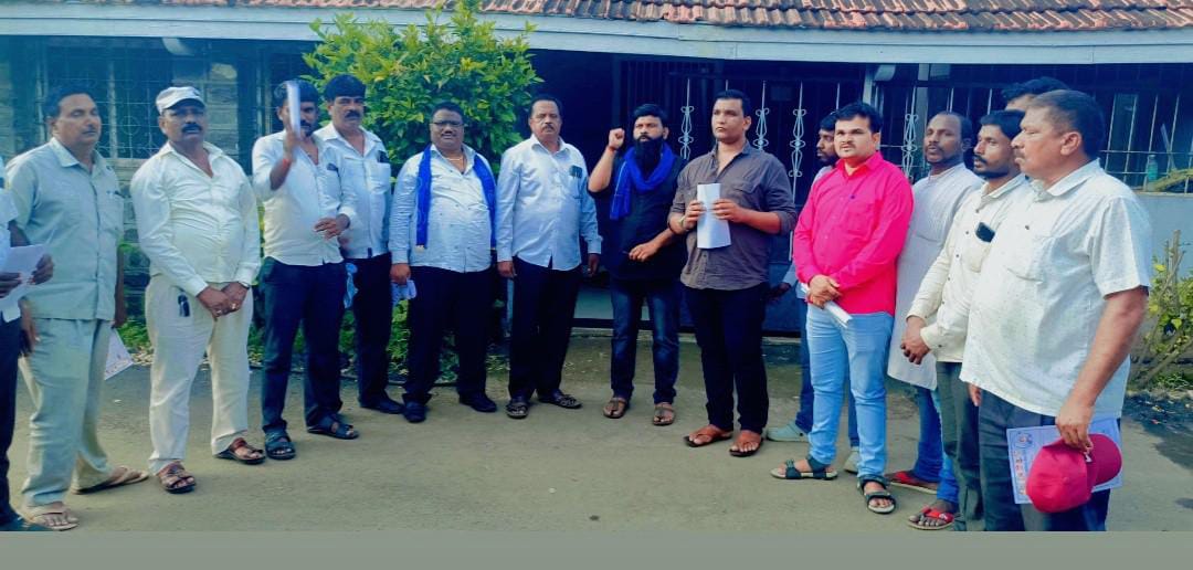 खंडाळा तालुक्यातील कार्यकर्त्यांचा आदित्य गायकवाड आशिष मोरे सिद्धनाथ गायकवाड यांच्या उपस्थितीमध्ये ऑल इंडिया पॅंथर सेनेत जाहीर प्रवेश.