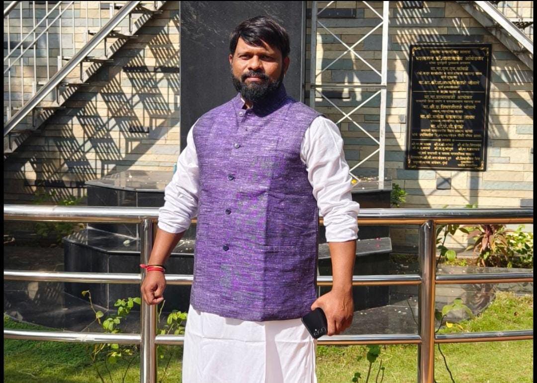 आकाशवाणी झोपडपट्टीतील पाण्याच्या टंचाई संदर्भात जीवन प्रधिकरणाच्या अधिकारी गडकरी यांच्या मनमानी कारभाराविरोधात जिल्हाध्यक्ष आदित्य गायकवाड सोमवारी जिल्हाधिकाऱ्यांना भेटणार.