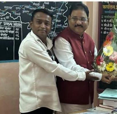 मा: नरेंद्र मोदी विचारमंच भारत च्या नावाखाली मुंबईतील बिहारी वासुदेव शर्मा नावाच्या व्यक्तीकडून वाई पाचगणी महाबळेश्वर परिसरामध्ये लोकांची फसवणूक वाढली वरिष्ठांची नावे वापरत असणाऱ्या बिहारी शर्मा वरती पोलीस प्रशासन कारवाई कधी करणार ?