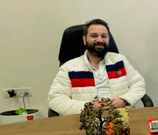 निवडणुकी करिता मी जाणीवपूर्वक हा प्रभाग निवडला प्रभाग क्रमांक एक मधील रखडलेला विकास मार्गी लावणार प्रभागातील तरुणांच्या हाताला रोजगार देणार युवा नेते वैभव कराडकर