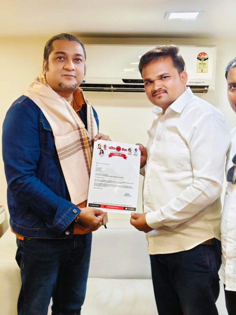 दलित पँथर चा झंजावात घुमणार आता साताऱ्यात दलित पॅंथर संघटनेच्या जिल्हाध्यक्षपदी आशिष मोरे यांची नियुक्ती डॉ स्वप्नील ढसाळ यांची मुंबईमध्ये घोषणा